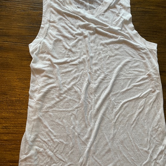 Lululemon tanks - Picture 4 of 9